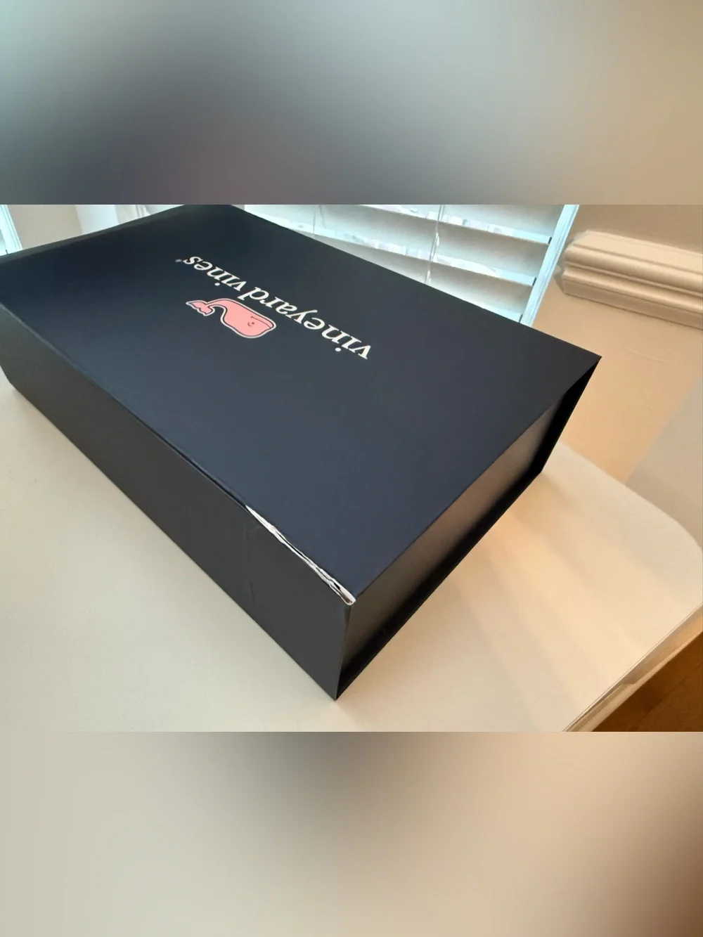 Vineyard Vines gift box + Tissue paper and logo seal